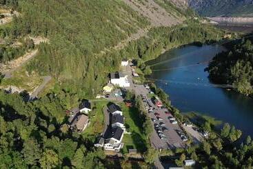 بنسيون Trolltunga Lodge