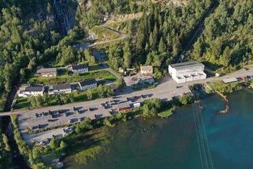 بنسيون Trolltunga Lodge