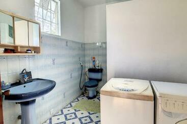 پانسیون Appartement Privatif   Villa Isora Paradise