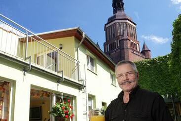 تختخواب و صبحانه Altstadt Hotel Peiß