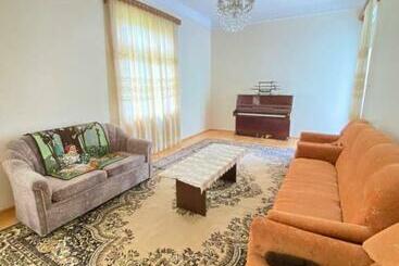 پانسیون Edo S House