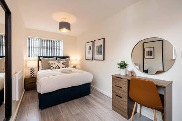 Host & Stay   The Rodney Courtyard
