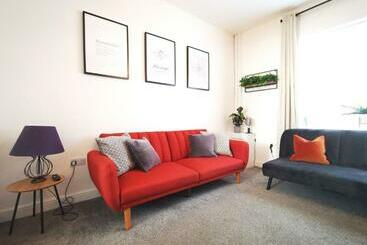 The Mellor Townhouse 10 Mins To Manchester City Centre With Free Parking - オールダム