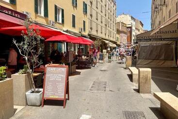 Superbe Appartement T2 En Plein Centre D Ajaccio, Rue Fesch