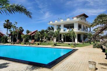 هتل Anukama Resort