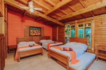 هتل Cabitat Cabañas