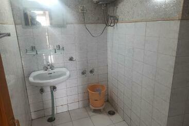 پانسیون Arti Guest House