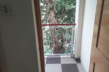 پانسیون Arti Guest House
