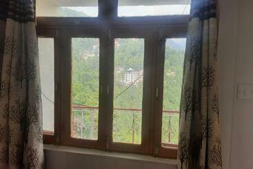 پانسیون Arti Guest House
