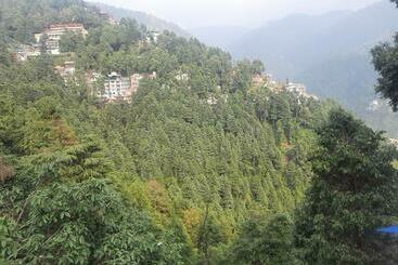 پانسیون Arti Guest House
