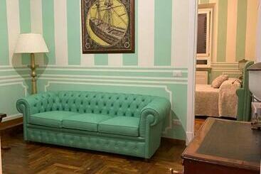 پانسیون Regal House Anzio Manetti 16