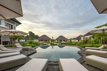 استراحتگاه Swan Paradise A Pramana Experience