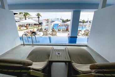 Sunthalia Hotels & Resorts Ultra All Inclusive Adults Only Party