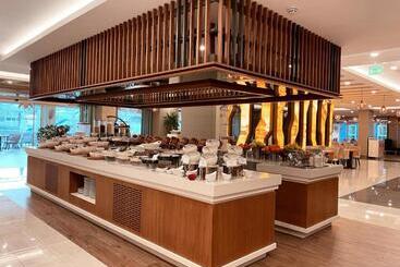 Sunthalia Hotels & Resorts Ultra All Inclusive Adults Only Party