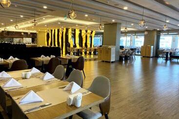 Sunthalia Hotels & Resorts Ultra All Inclusive Adults Only Party