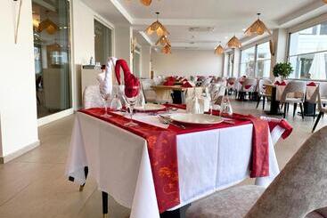 Sunthalia Hotels & Resorts Ultra All Inclusive Adults Only Party