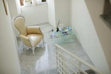 تختخواب و صبحانه L Arte Di Venere Suite