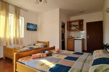 Meti Apartments