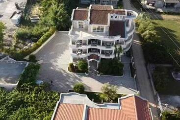 Meti Apartments
