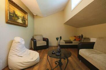 Serene House Surrounded By Nature In Beykoz