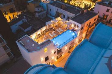 تختخواب و صبحانه Cleros Sky Lounge