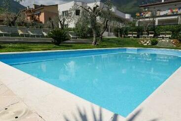 هتل آپارتمان Borgo Degli Ulivi Residence Di Olympic Garda Lake