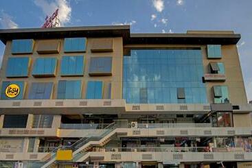 Itsy Hotels Natasha, Vesu, Surat