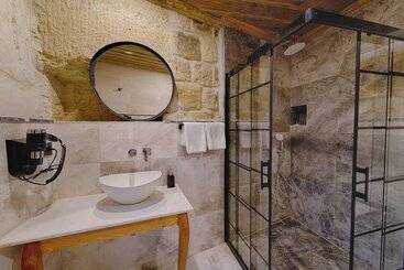 هتل Concept Cave Suites