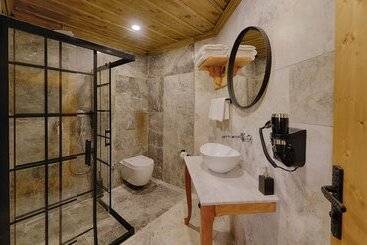 هتل Concept Cave Suites