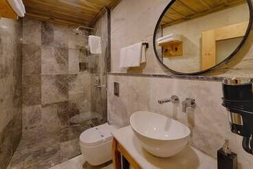 هتل Concept Cave Suites