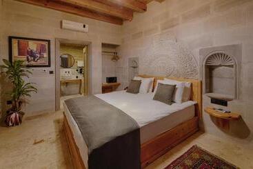 هتل Concept Cave Suites