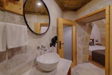 هتل Concept Cave Suites