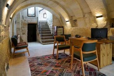 هتل Concept Cave Suites