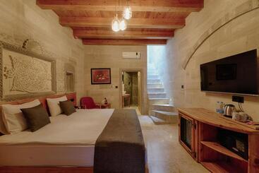 هتل Concept Cave Suites