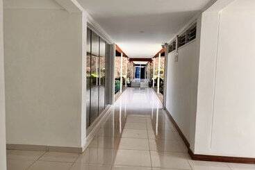 هتل Tom Mboya Labour College