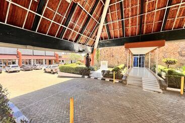 هتل Tom Mboya Labour College