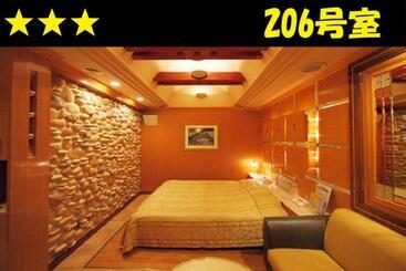 هتل Us Bentenbashi Adult Only