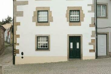 پانسیون Casa Da Praça Guest House