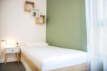 Twenty Business Flats Jouy En Josas