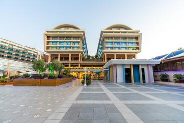 Adenya Hotel & Resort