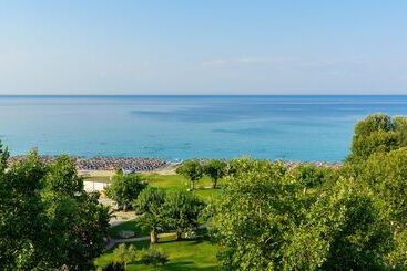 Cronwell Platamon Resort