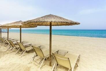 Cronwell Platamon Resort