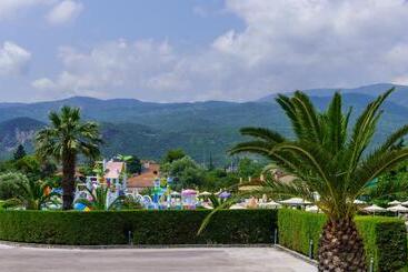 Cronwell Platamon Resort