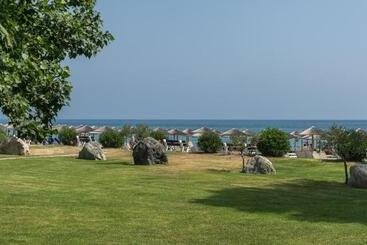 Cronwell Platamon Resort