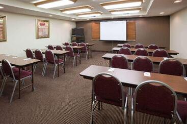 هتل Americinn By Wyndham Thief River Falls