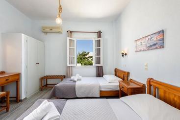هتل Astoria Apartments