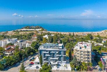 هتل Glyfada Riviera