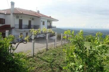 هتل Guesthouse Arsenis