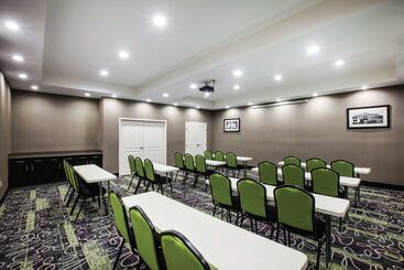 هتل La Quinta By Wyndham Baton Rouge Denham Springs