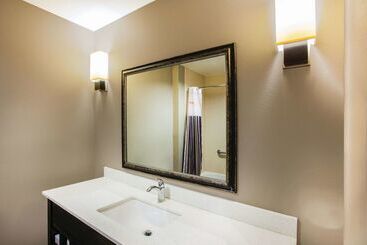 هتل La Quinta By Wyndham Baton Rouge Denham Springs
